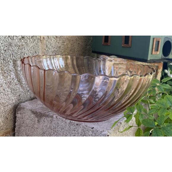 Vtg Arcoroc France Pink Rosaline Swirl Large Serving Glass Bowl Depression - Picture 1 of 4